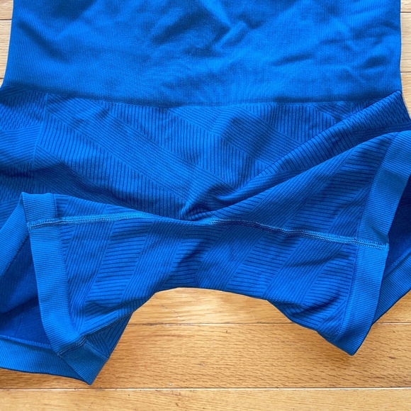 Women’s Lululemon Fitted Ribbed Short Shorts - Picture 4 of 7